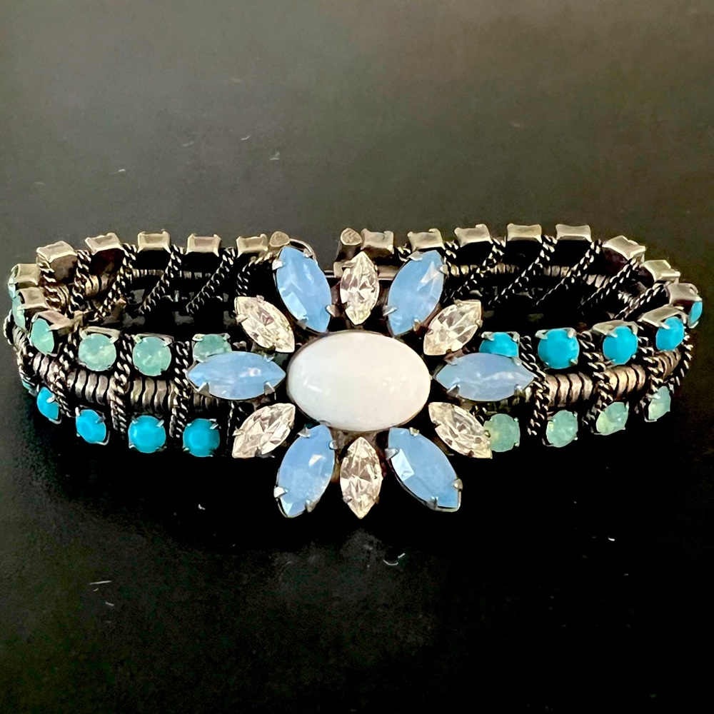 DANNIJO Rare! Bracelet GIULIA Gunmetal silver rhinestone, crystal faceted flower